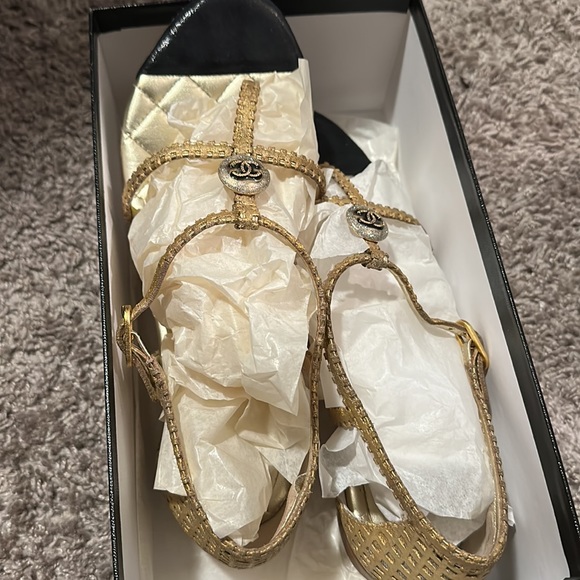 Chanel - Picture 2 of 3